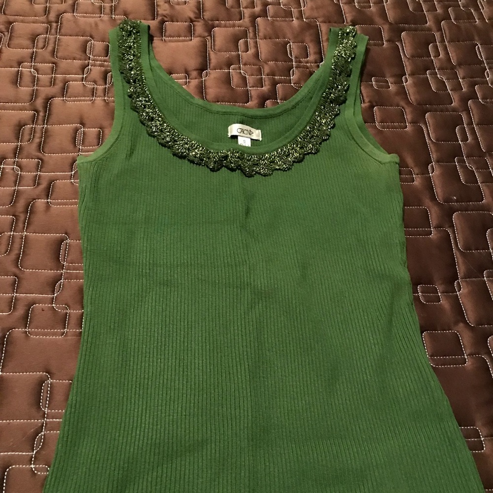 💚💚Cache’ dark green tank. 💚💚